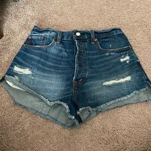 Abercrombie & Fitch High-Waisted shorts